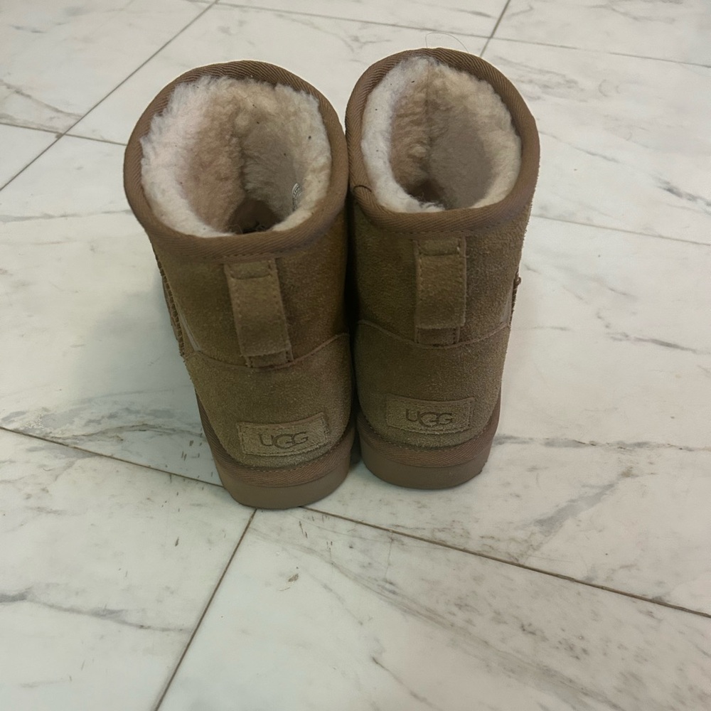 UGG Boots - Picture 2 of 5